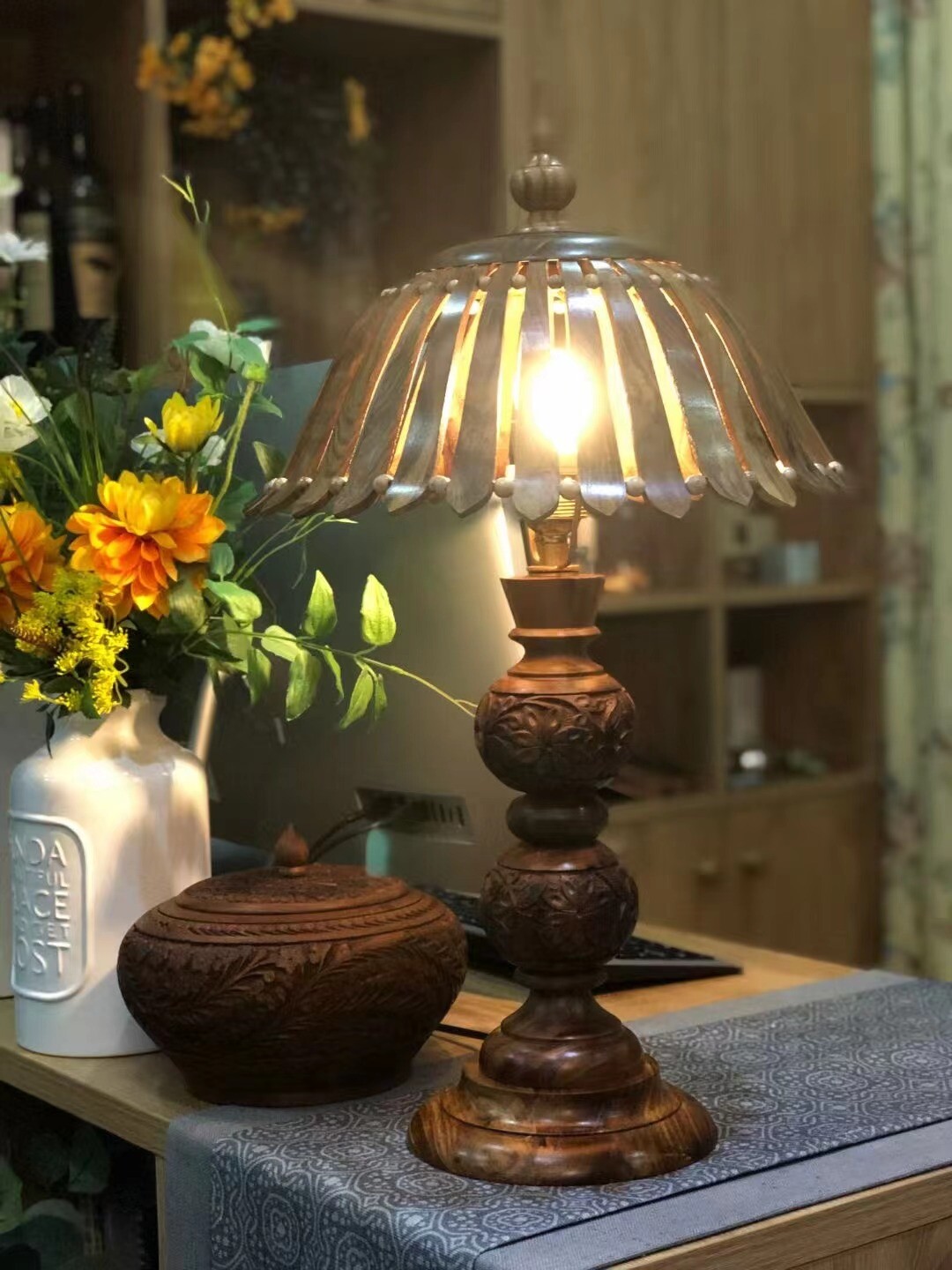 Customizable art table lamps (5)