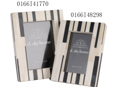 Resin textured photo frame